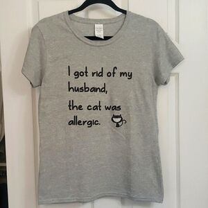 FUNNY GRAY GRAPHIC TSHIRT I GOT RID OF MY HUSBAND THE CAT WAS ALLERGIC